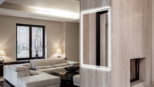 Spacious living mirror room